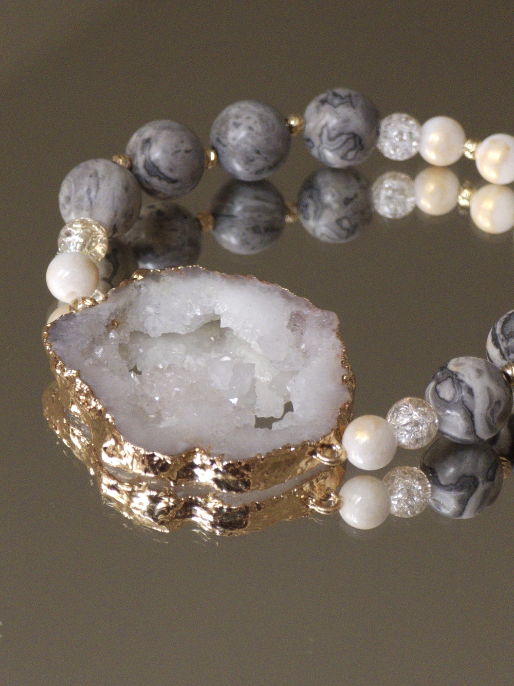 Gold-Edged White Geode Beaded Bracelet